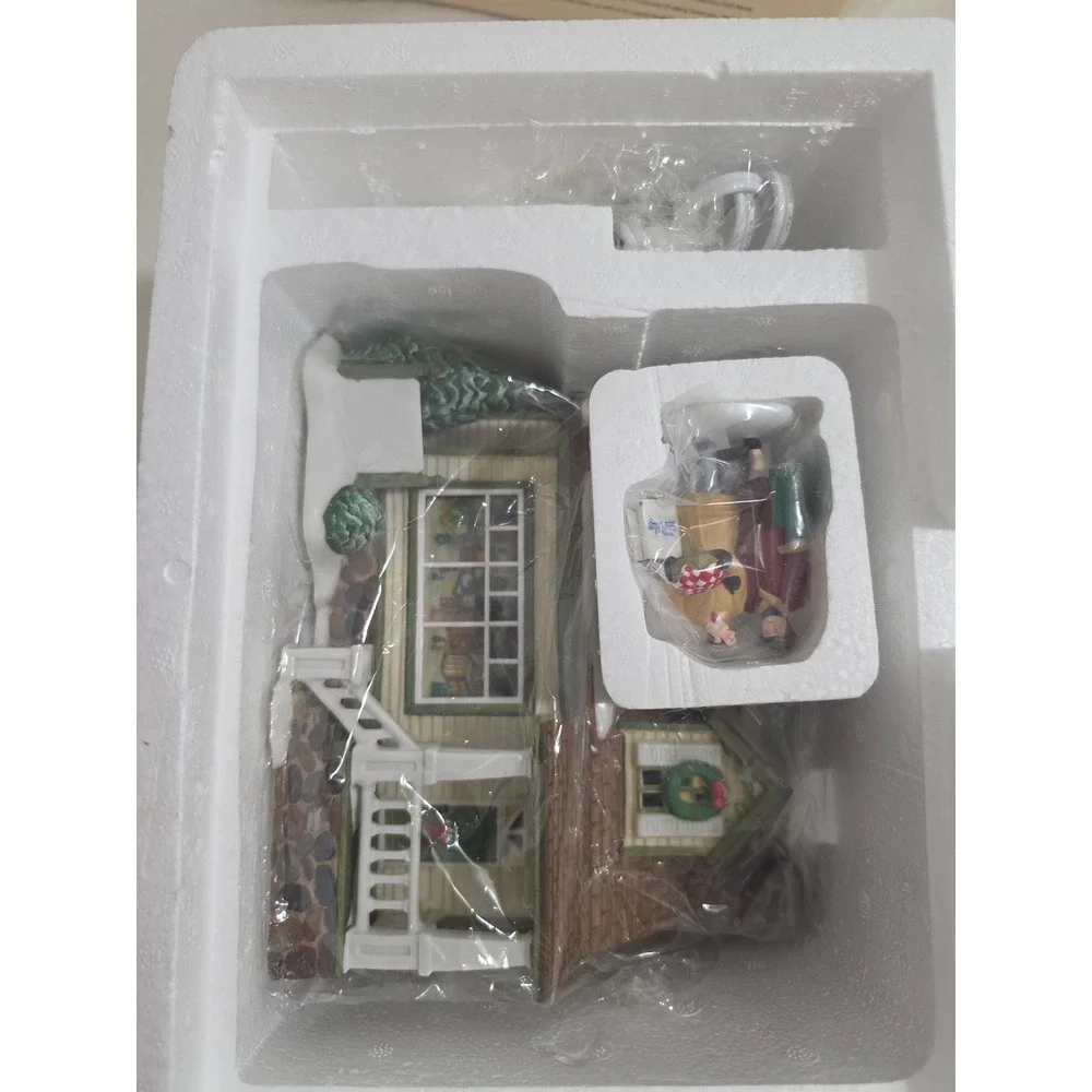 Department 56 Original Snow Village Collectors Club House 54860 Christmas Decor‎